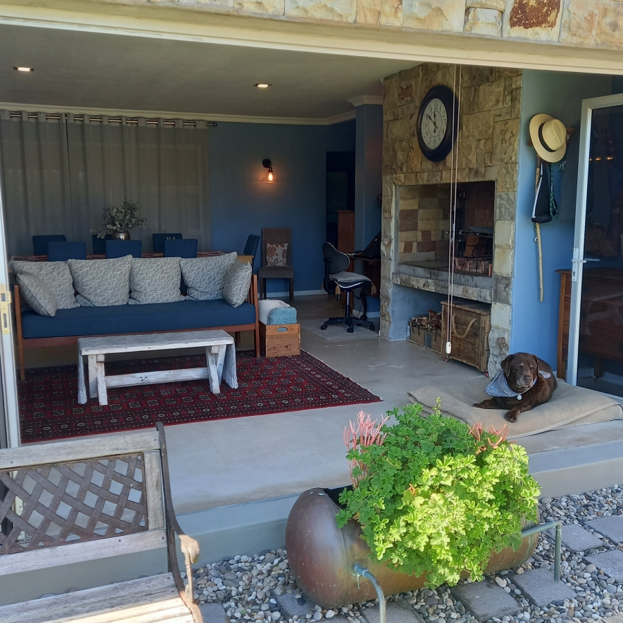 6 Bedroom Property for Sale in Middedorp Western Cape